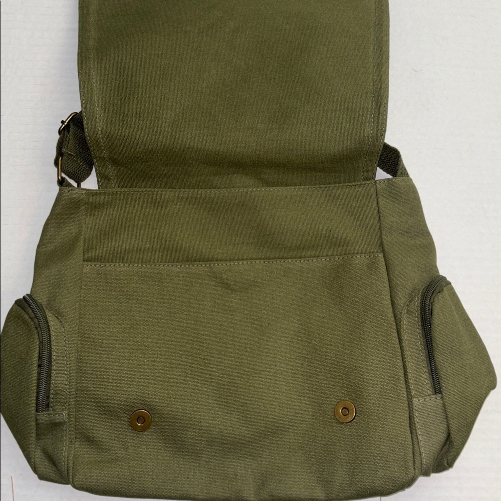 GREEN CANVAS MESSENGER BAG WITH CAT DETAIL ON FRONT FLAP 2 SNAP CLOSURES - Picture 3 of 15
